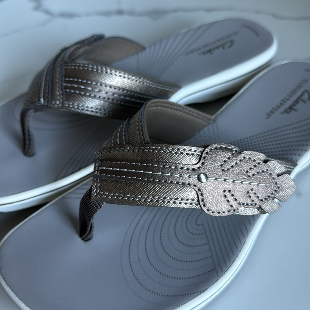 Clarks Women's Cloudsteppers Bronze Sandals - Picture 5 of 7